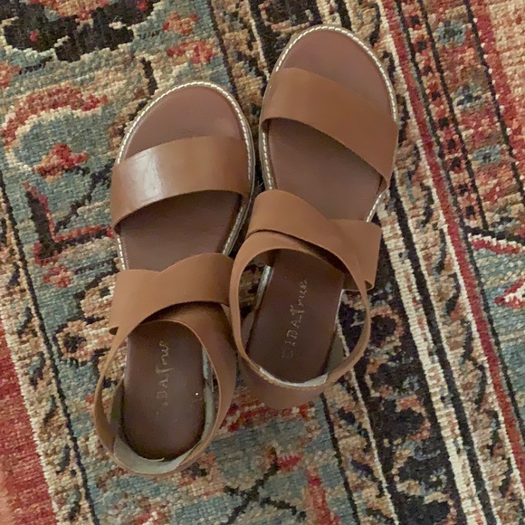 Diba True sandals - Picture 1 of 2